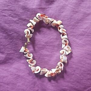 Beautiful cream / coral color shell 9" anklet from Hawaii